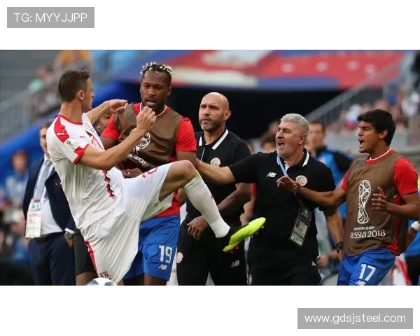 足球明星因场上冲突殴打队友视频曝光引发热议和争议