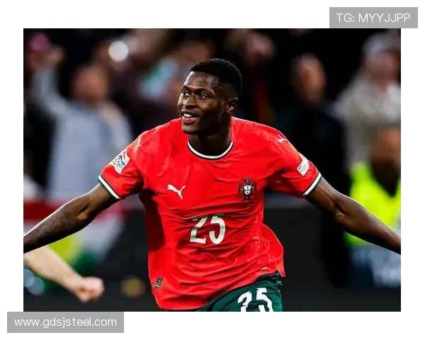 足球明星后卫精彩瞬间高清集锦展现防守艺术与技巧之美 足球明星后卫精彩瞬间高清集锦展现防守艺术与技巧之美