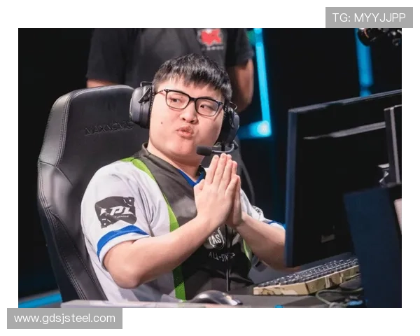 足球明星在LOL游戏中畅谈中餐美食的趣味与魅力