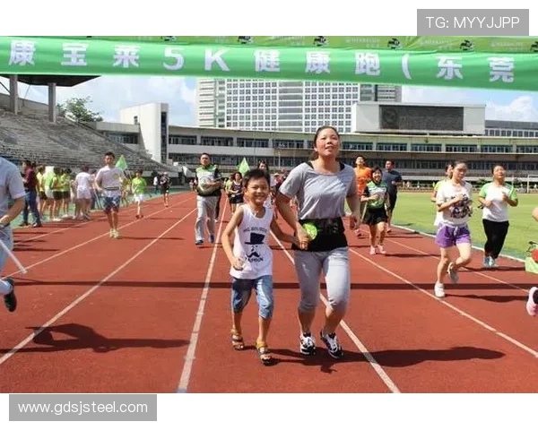 足球明星跳绳趣味卡通形象展现运动魅力与活力的完美结合