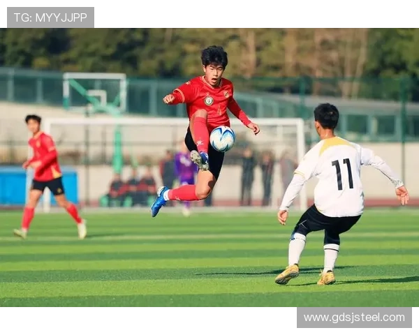 赛后分析:北京足球队与南京足球队的战术意识与表现对比探讨 赛后分析:北京足球队与南京足球队的战术意识与表现对比探讨