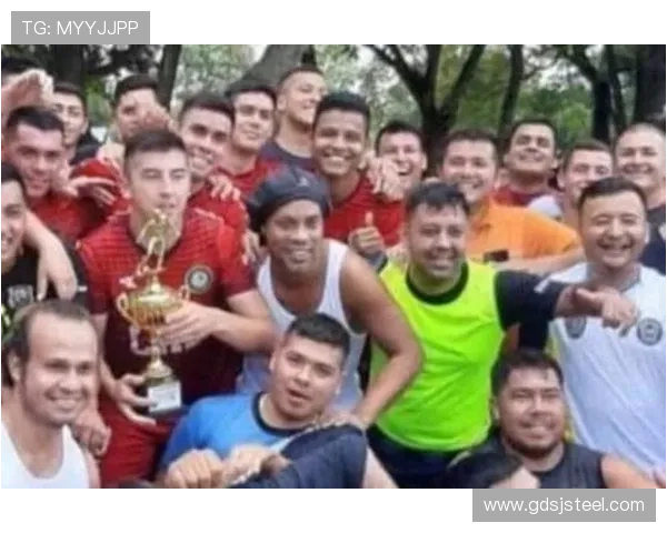 足球明星们的珍贵友情瞬间展现团结与激情的美好时光 足球明星们的珍贵友情瞬间展现团结与激情的美好时光