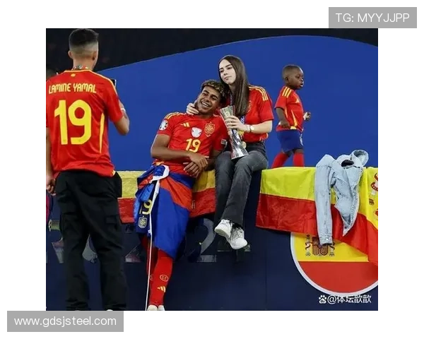 足球明星在赛场上的感人泪水瞬间揭示了他们背后的辛酸与坚持 足球明星在赛场上的感人泪水瞬间揭示了他们背后的辛酸与坚持